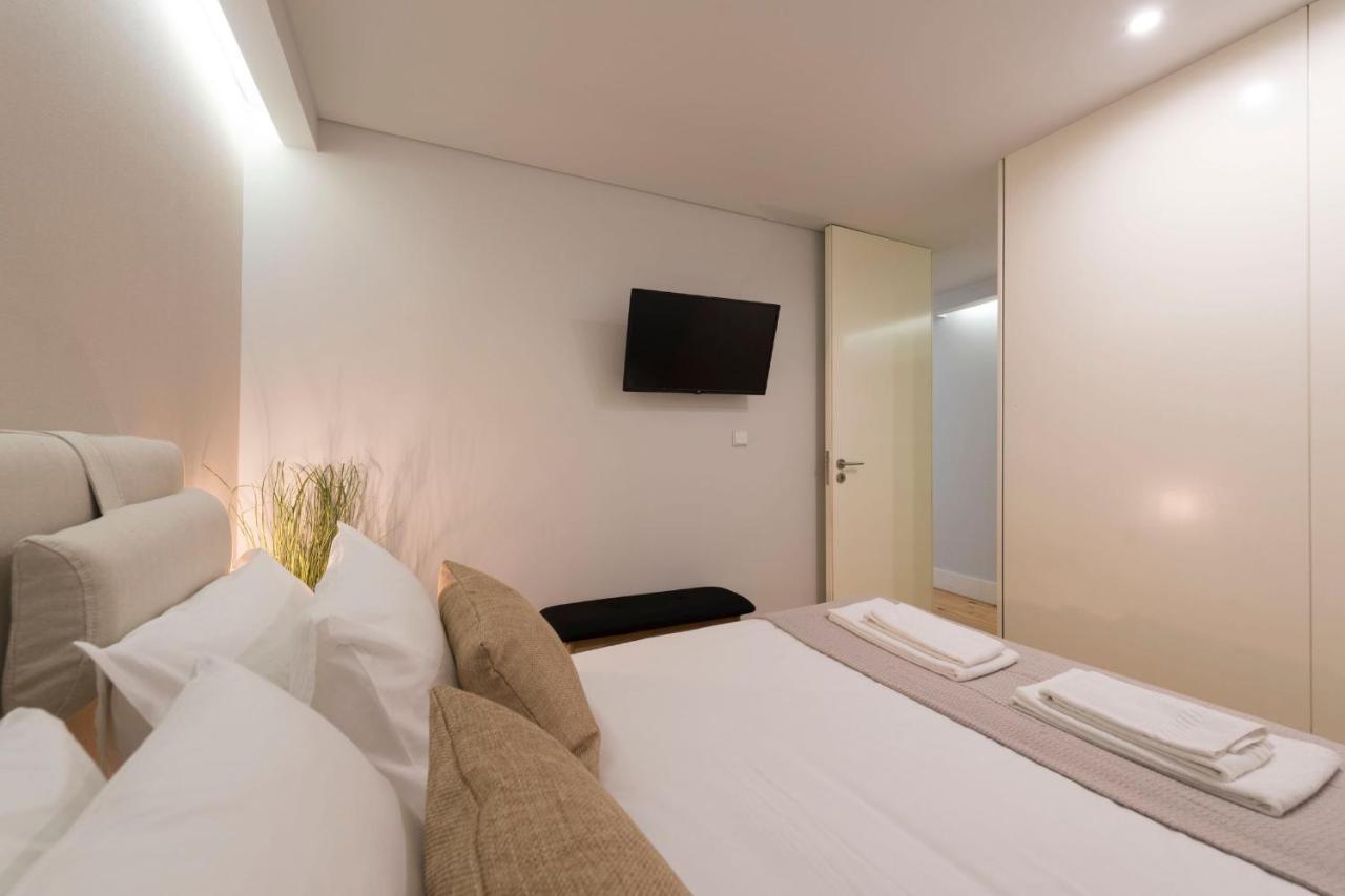 Lovelystay - Porto Peaceful Living W/ Backyard Exterior foto